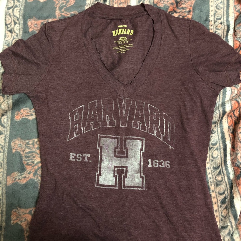 Harvard V-neck tee